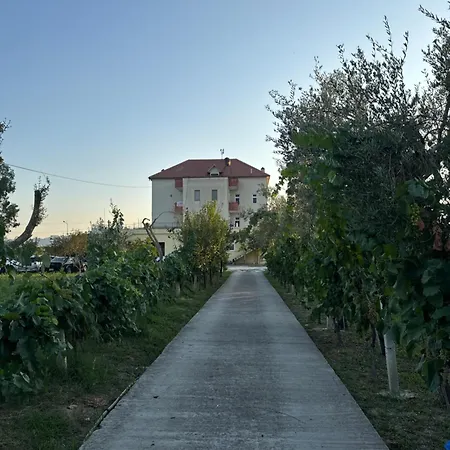 Pensjonat Gjana Bërxull